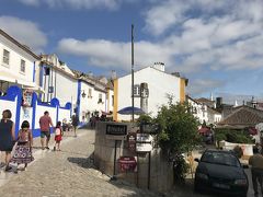 ガイドブックなどでよくみかける場所が見えてきました。
左のにぎやかな通りがディレイタ通りです。