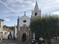 サンタ・マリア教会を観光します。
白い外観がかわいらしいおとぎの国にピッタリな教会です。