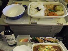 ヨーロッパの冬のハイライト、クリスマスツアー☆の始まりです♪

３列の席に友人と２人、隣にはツアーには珍しく大学一年生で一人
参加のピュアな男の子でした。JAL便でフランクフルトまで飛びました。