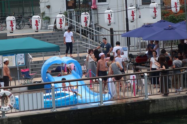 まだ残暑厳しく、こんな所で酒飲んだり水遊びしています。<br />大阪の人可哀想～
