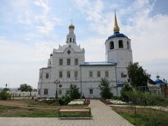 さらに南に下り、アヂギートリエフスキー聖堂へ。
中から賛美歌が聞こえて来た。
