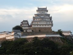 夕日に染まるシラサギ城。

最初のシロスギ城から、少し落ち着いたようだとガイドさん。

写真撮影がすんだら、帰路を急ぎます。