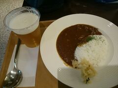 夕方の便で羽田に戻り　夕ご飯として空港でカレーを食べました。