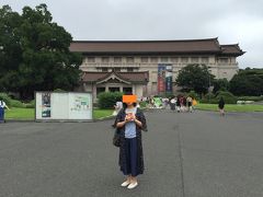 　東京滞在４日目を迎えました。今日は、上野の博物館巡りです。１０施設の常設展と特別展１つを見学できる「UENO　WELCOME　PASSPORT」というのを購入し、時間の限り芸術を堪能することにしました。3000円です。（常設展だけのものなら2000円です。1日で回らなくてもいいのでお得ですよね！）まずは東京国立博物館から見学。時間がないので急ぎ足で見学しましたが、国宝級がわんさかで見応え充分でした。ここだけで半日居られそうでしたが、1時間半で次に移動しました。