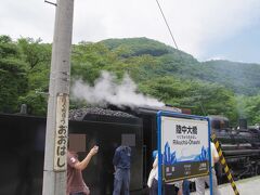 高速に乗り、一気に陸中大橋駅へ。

ちょうどSLが到着しました。