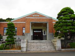 海軍記念館。
入館料は無料です。
ここの向かいには綺麗な寝転がりたくなるような芝生が広がっていたんですが、勿論立ち入り禁止！！