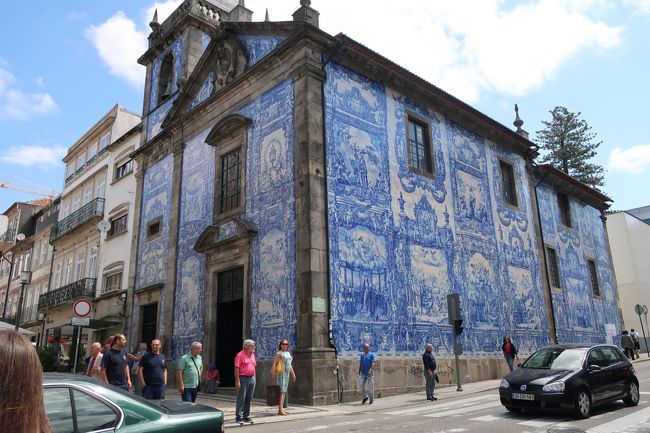 宿泊先の最寄り駅ボリャオン駅を出ると・・・<br /><br />一面のアズレージョが目を引くアルマス礼拝堂。