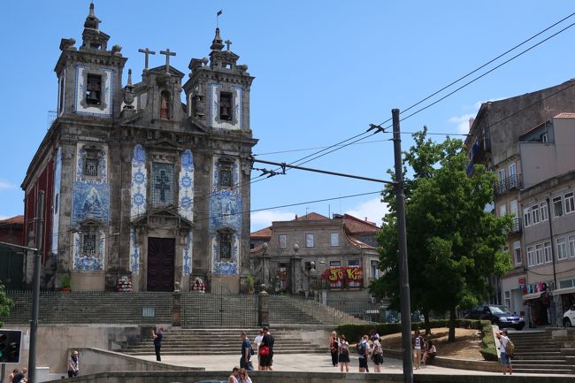 サント・イルデフォンソ教会。こちらもアズレージョ。