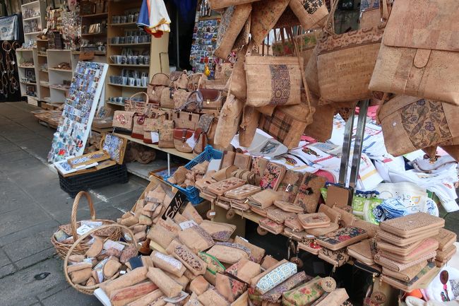 コルク製品のお土産屋さん、たくさんありました。