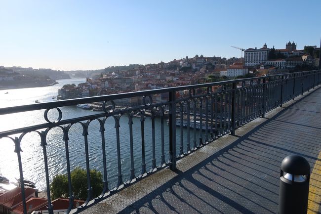 レストランが並ぶカイス・ダ・リベイラ地区。