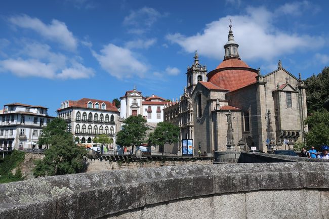 翌日はポルトからバスで約50分のところにあるアマランテを訪れました。<br /><br />縁結びの神様、聖サン・ゴンサーロが祀られているサン・ゴンサーロ教会。