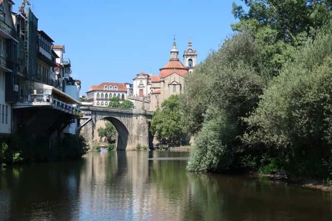 タメガ川とそこに架かるサン・ゴンサーロ橋。癒される風景です。