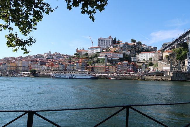 翌日はポルトガルを離れるので、この景色も見おさめです。<br /><br />ポルトはリスボンに比べるとそれほど暑くなかったです。朝夕は羽織るものがないと肌寒く感じました。