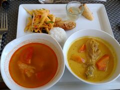 ル・メリディアン アンコールでチキングリーンカレーのタイ料理を頂く。なかなか旨かった！
豪華なホテルでここのおみやげ屋をじっくり観てみたかった。高そうだけど。