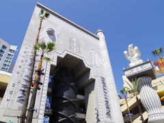 ハリウッドハイランドはトムクルーズの最新作のプロモーションで

大きなミイラの棺がおかれていました。