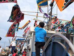 　時間になり指定された漁船に乗り込みました。