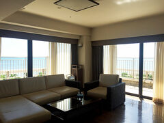 ホテルに到着
グランヴィリオガーデンの88m2もあるコーナースイート