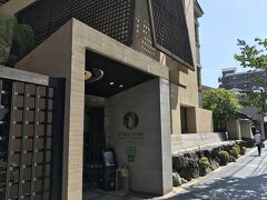 funatsuru kyoto kamogawa resortを予約しておきました。
googleマップで徒歩でも向かえる距離でしたが、
年配の方がいて、唸るような蒸し暑さもあるので
タクシーを捕まえました。ですが道が混んでいて、
１５分くらいかかってしまいました。