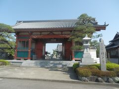 観音寺より北東へ約4㎞移動．四国88箇所霊場17番札所の井戸寺．
673年天武天皇の勅願で創建，当時は妙照寺といった．空海により井戸寺と改称．
山号は瑠璃山．本尊は薬師如来．
所在地徳島市国府町井戸北屋敷．
4連続で長宗我部被害者の会，蜂須賀家により再興．
境内拝観自由，駐車場あり(7時半～17時)．
写真は仁王門，三間一戸八脚門，切妻造，本瓦葺．
徳島藩主寄進の武家屋敷門．