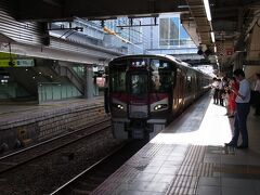 ホテルをチェックアウトし、ＪＲ広島駅から岩国へ向かいます。

普通電車でした。幸い座ることができました。