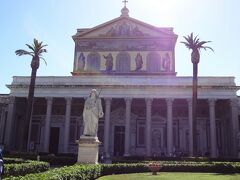 そのままバスで乗り継いで、サン・パオロ・フオーリ・レ・ムーラ大聖堂に到着。　