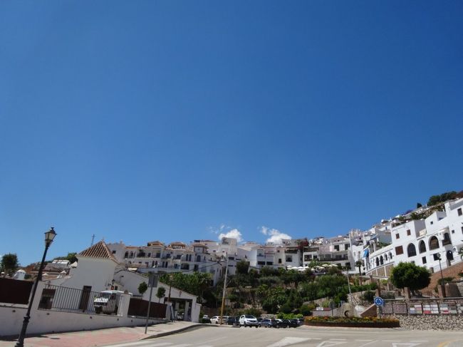 もう無理。<br />迷ってくたくた。<br /><br />目的のバス停には着いたけど、30分も待てないからタクシーで行くよう(´；ω；`)<br /><br />先に明日のバスチケットを買って<br />いざ<br />「フリヒリアナ」へ(*^^)