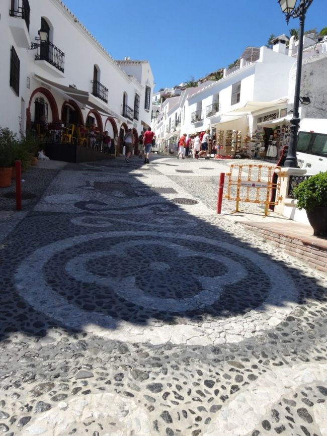 えーーーー<br /><br />フリヒリアナはフリヒリアナでも、<br />今まで歩いてたとこは違うの？？<br /><br />こっちかぁ。<br /><br />素敵だったけど。<br /><br />やっぱり違ったよね。<br /><br />よかったけど。<br /><br />日常って感じで(//∇//)