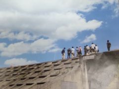 9：00　田老着（６５分間）

　　　現地のボランティアガイドさんがバスに乗車。

　　　三陸で一番ひどい震災被害の田老を語ってくれた。