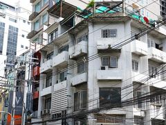 ホアヒンのデュシタニホテルから
シーロムのデュシタニホテルまで送ってもらい

デュシタニホテルから、タクシーを呼んでもらい
いつものVレジデンスへ