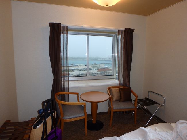 ８時位の離島ターミナル～空港のバスに乗る予定<br />朝食のあとは荷造り<br />Nちゃんは小腹が減ったと一足先に離島ターミナルへ