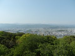 関川家から南へ約7km，五台山に．
高知市南東部にある山で公園として整備されており，植物園もある．
駐車帯からの眺め，高知市街．