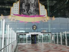 雨のためか所々渋滞"(-""-)"
7:55にスワンナプームに到着。