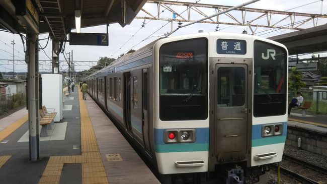 最近の中央本線の列車はほとんど211系です。<br /><br />211系に怨みはありませんが3つドアのロングシートって10人くらいが並んで座ることになるので、長距離を走る列車の場合にはなるべく避けて欲しいものです。