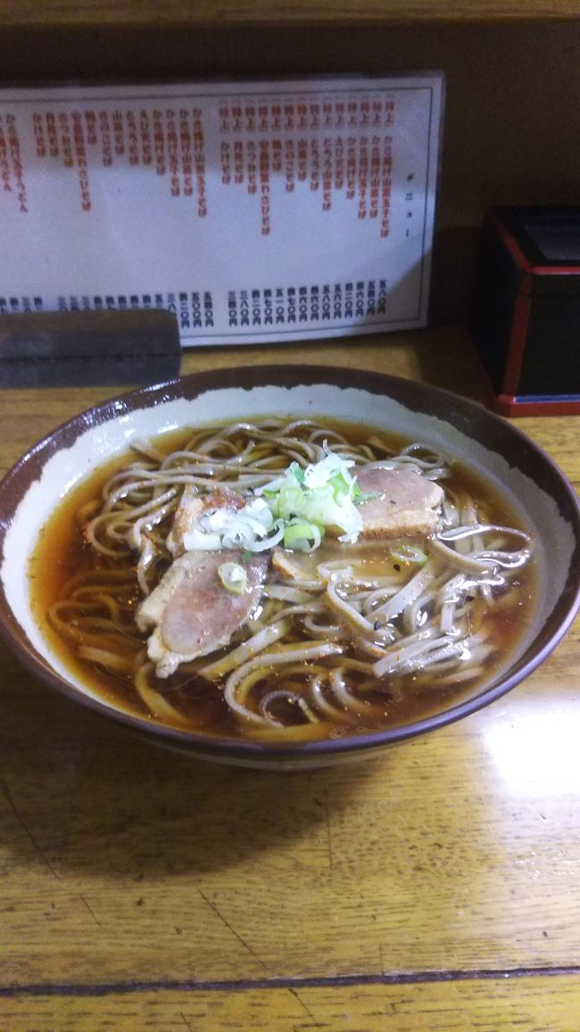 いつも列車の旅の時にはコンビニで買ったおにぎりやパンでお昼を済ませるのですが、今回は上田で１時間近く待ち時間があったので、駅近に飲食店はないかと暑い中探し回りました。<br /><br />結局駅前の立ち食いソバ（座席あり）で食べましたが、長野だと立ち食いソバでもこんな美味しいんだ…と思いました。