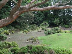 庭園は県内でも古い庭園の一つらしいのですが、築造年代は不明。
今は手入れ中かな？