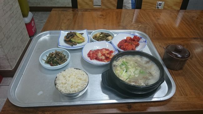 浦項の竹島市場でウニピビンパを食べる予定が、当日はウニが市場に無いらしく、仕方なく牛コムタン、でも美味しかった