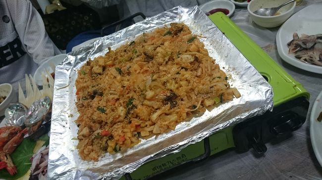 チャガルチ市場<br />鮑コースの鮑ポックンバブ<br />鮑焼飯