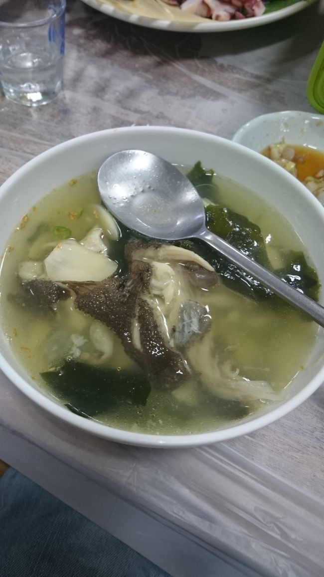 チャガルチ市場<br />鮑コースの一品<br />魚のスープ