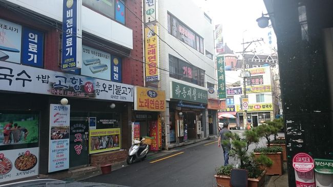 西面にある河東チェチョプク<br />しじみスープのお店