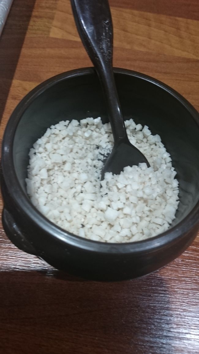 釜山、徳川駅、亀浦市場、テジクッパブ<br />この塩、好き、少し胡椒が入ってる様な色の、この塩、似た様なのは、よくあるけどなかなか同じのが無いんですが西面のマートに有ったので買いました。