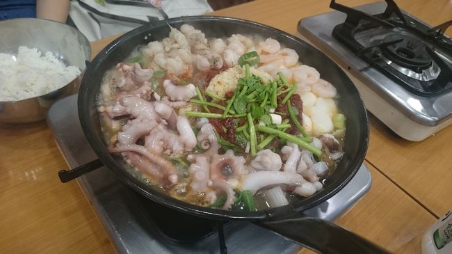 釜山、西面、ケミチブ<br />ナクチポックン専門店<br />注文したのはナク、セ、コム<br />手長タコ、海老、ホルモンの釜山式炒め