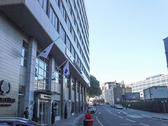 ダブルツリー・ヒルトンホテルの前を通り・・・(残念ながら泊まるのはここのホテルではない)