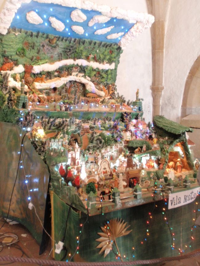 これは、キリスト、マリアを祝う人形セット。精巧な造りでびっくり！