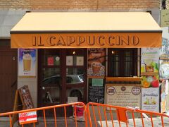 トレドで人気のカフェ　IL CAPPUCCINO
もちろん看板メニューのカプチーノを注文します。