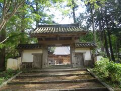 明石寺から北へ約21km移動，大洲市に入り如法寺に．
1669年大洲藩主により創建，以後大洲藩主家の菩提寺である．
山号は冨士山．本尊は釈迦如来の臨済宗寺院．
境内拝観自由，駐車場あり．
所在地大洲市柚木．