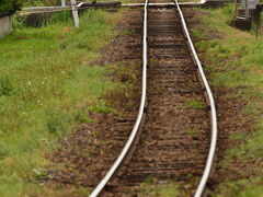 《一畑電車(ばたでん)&#128651;》
切符を、ピッではなくて、切ってもらうのって、私してもらったことあったっけ？と乗る時に思い、切符を切ってもらうだけで記念になるなあと思いました&#127915;
田園風景を楽しみたかったのだけれど、あいにくの雨であまり楽しめず。でも、なんかノスタルジックな気分に。ばたでんで出雲市駅まで行き、JR山陰線に乗換えました。
https://www.ichibata.co.jp/railway/
