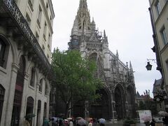 次いで、大聖堂の裏手にあるサン・マクルー教会に向かいました。この教会は、フランボワイヤン・ゴシック期の建築です