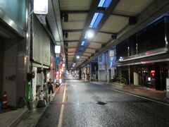 夕方６時すぎの阿波池田駅前通り商店街

夕食を食べようと店を探しましたが、
ほとんど閉まっていました。