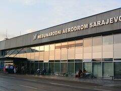 朝焼けのサラエボ国際空港。