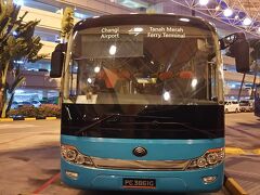 【2日目】

04：55、シンガポール・チャンギ国際空港到着。始発のフェリーは０８：１０。空港で時間を潰します。

ビンタン島行きのフェリーターミナル(タナメラ)までは、直行シャトルバスを利用。ターミナル２・４から出ています。片道約20分。